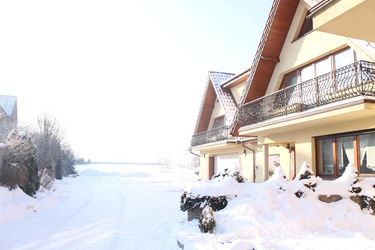 Bialy Jelen Z Basenem I Jacuzzi Bed & Breakfast