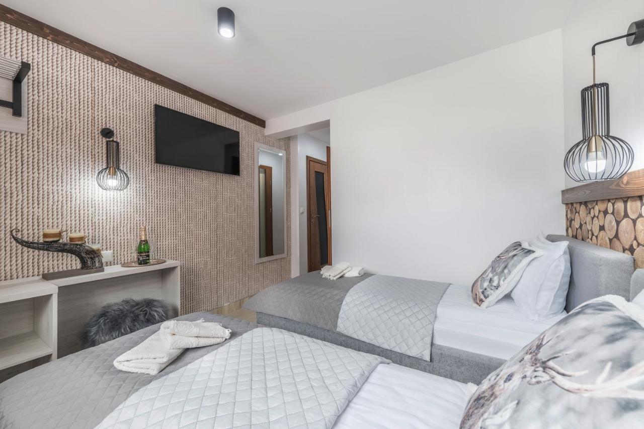 Bialy Jelen Z Basenem I Jacuzzi Ostrowsko