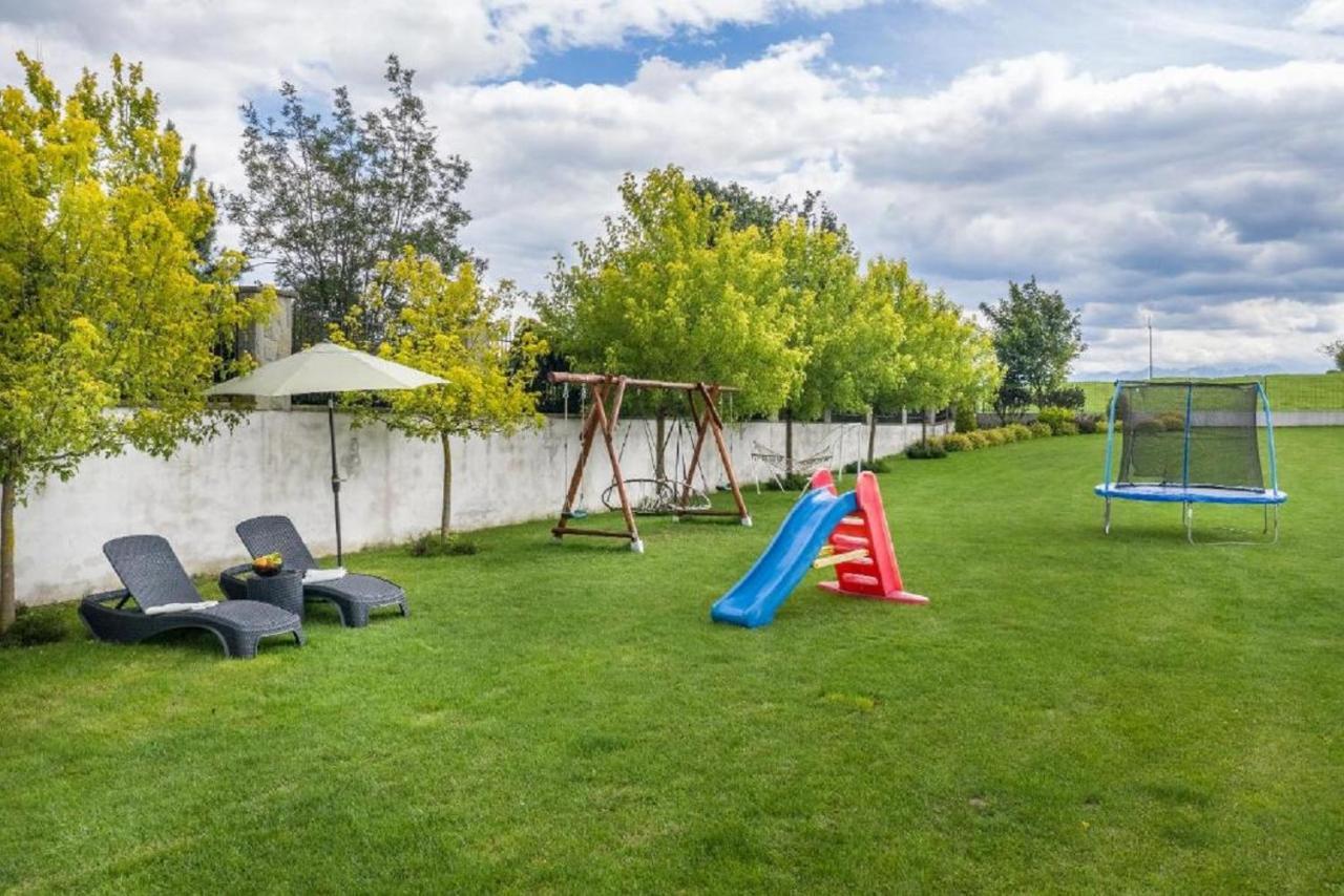 Bed & Breakfast Bialy Jelen Z Basenem I Jacuzzi